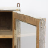 Vitrine wall cabinet