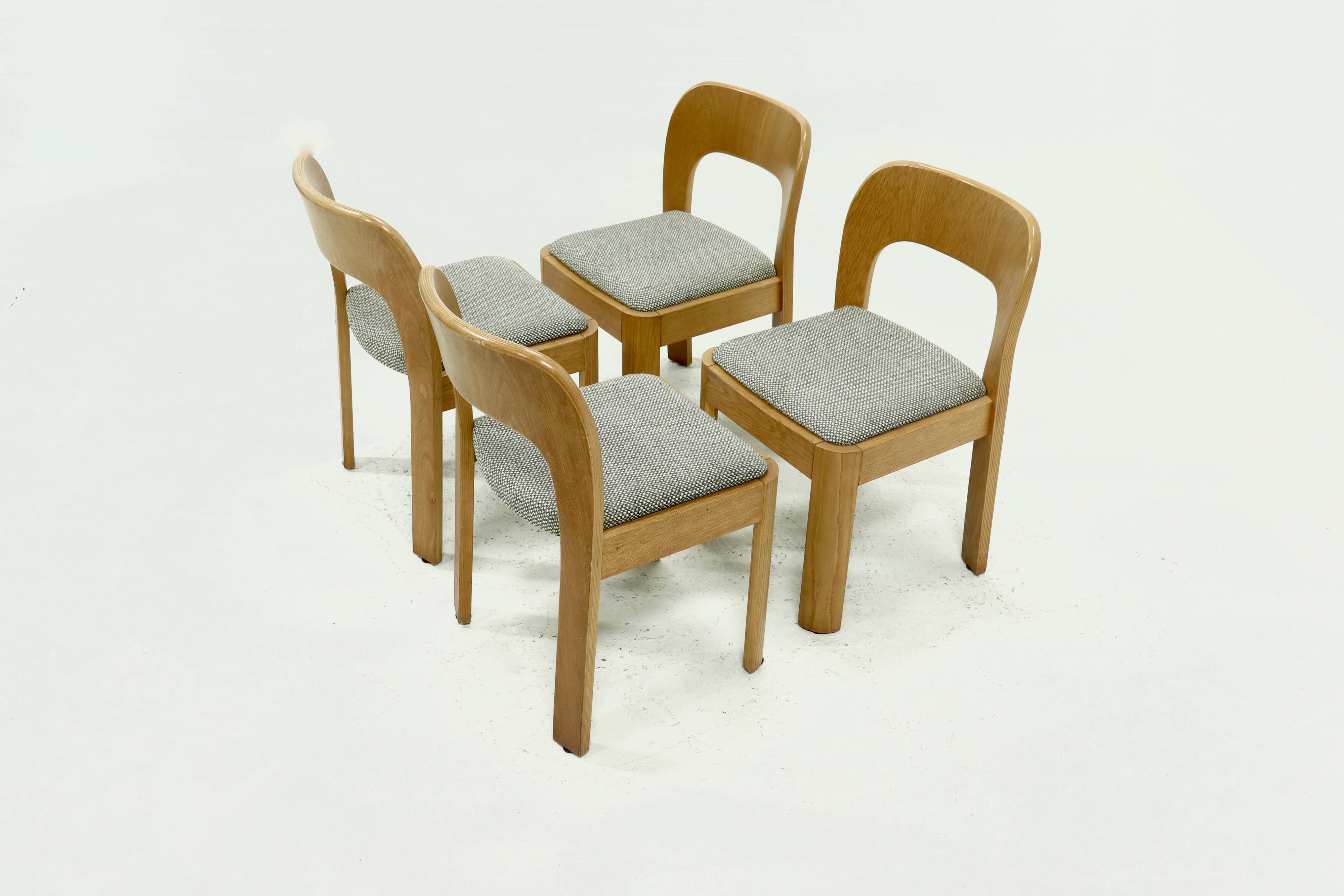 Set of 4 sculptural dining chairs in light oak, 1970s
