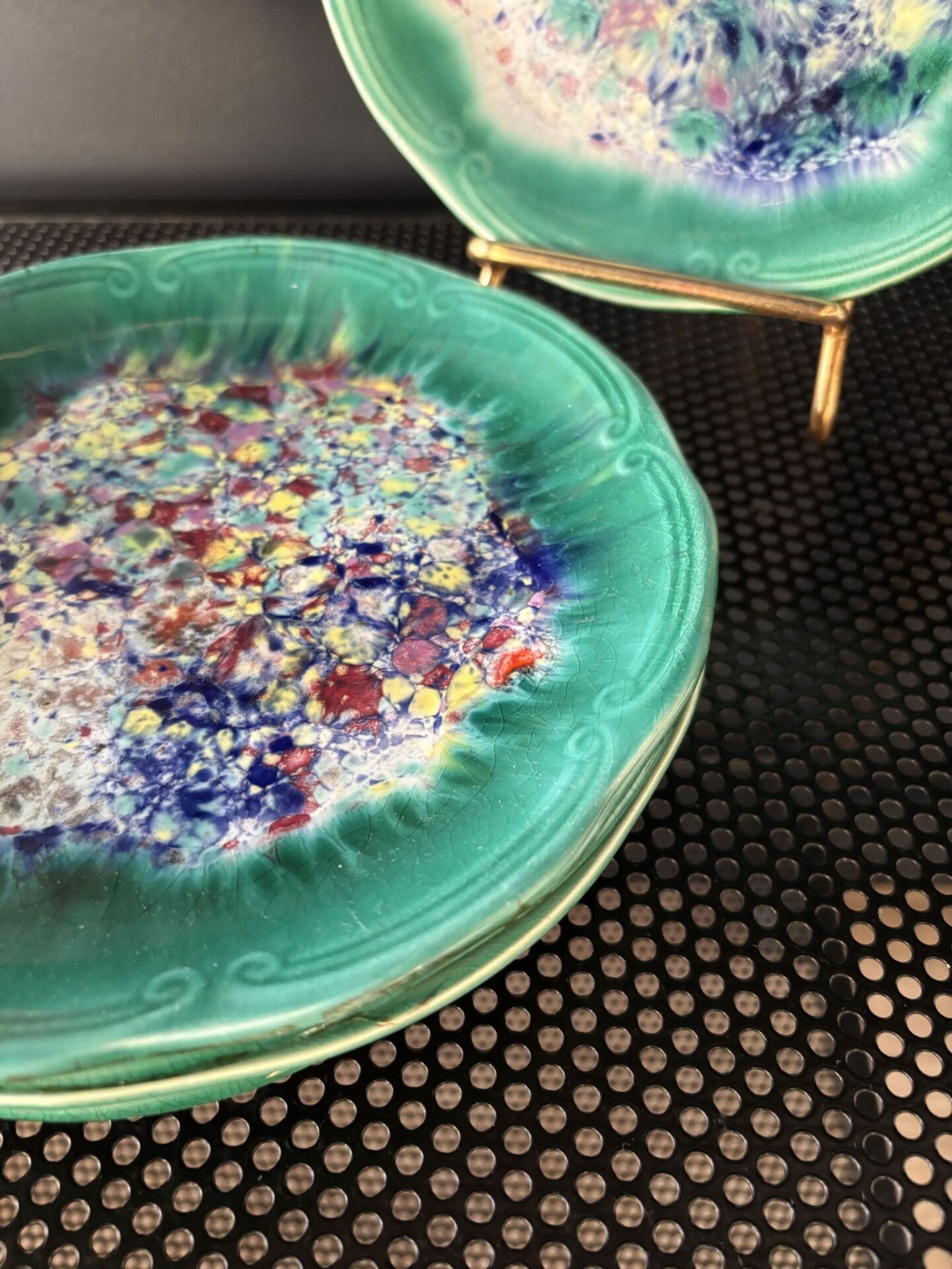 Flamed ceramic plates
