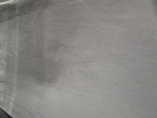 Nappe ancienne damassée 230x160cm