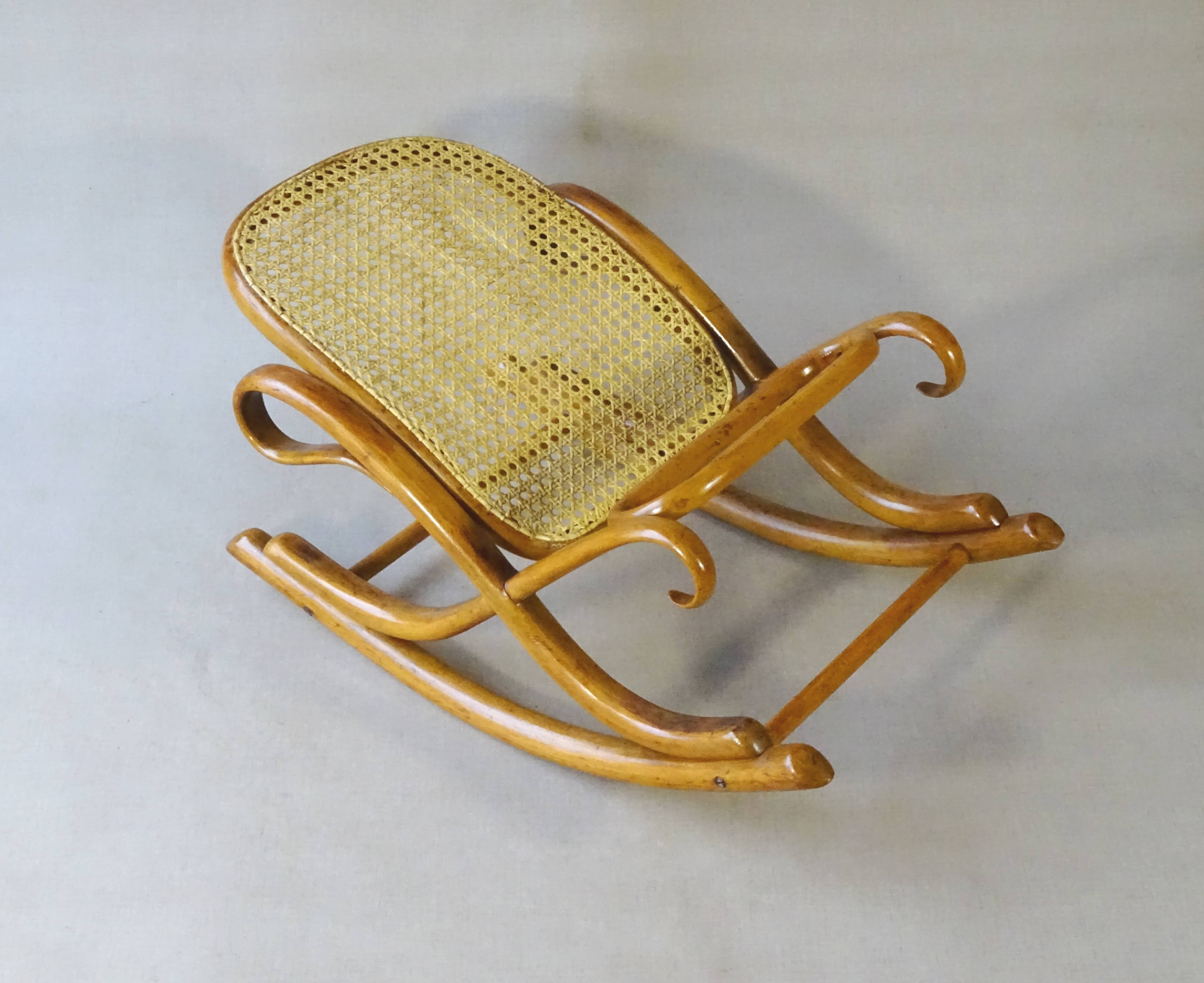 Footrest known as "Flaneuse" by Thonet, 1910 - Blond bentwood