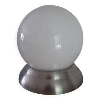 Plafonnier globe opaline blanche métal