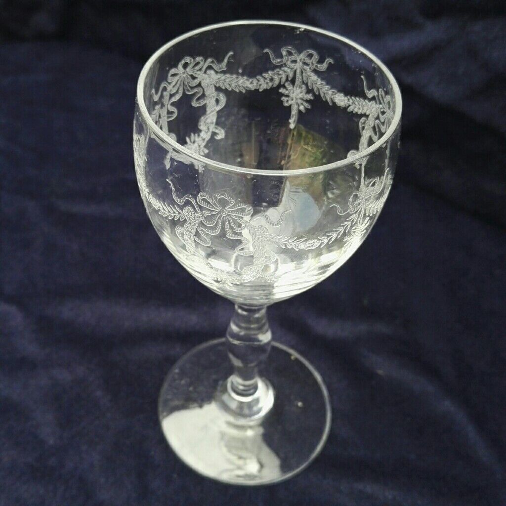 Crystal wine glasses Baccarat frieze knots ribbons