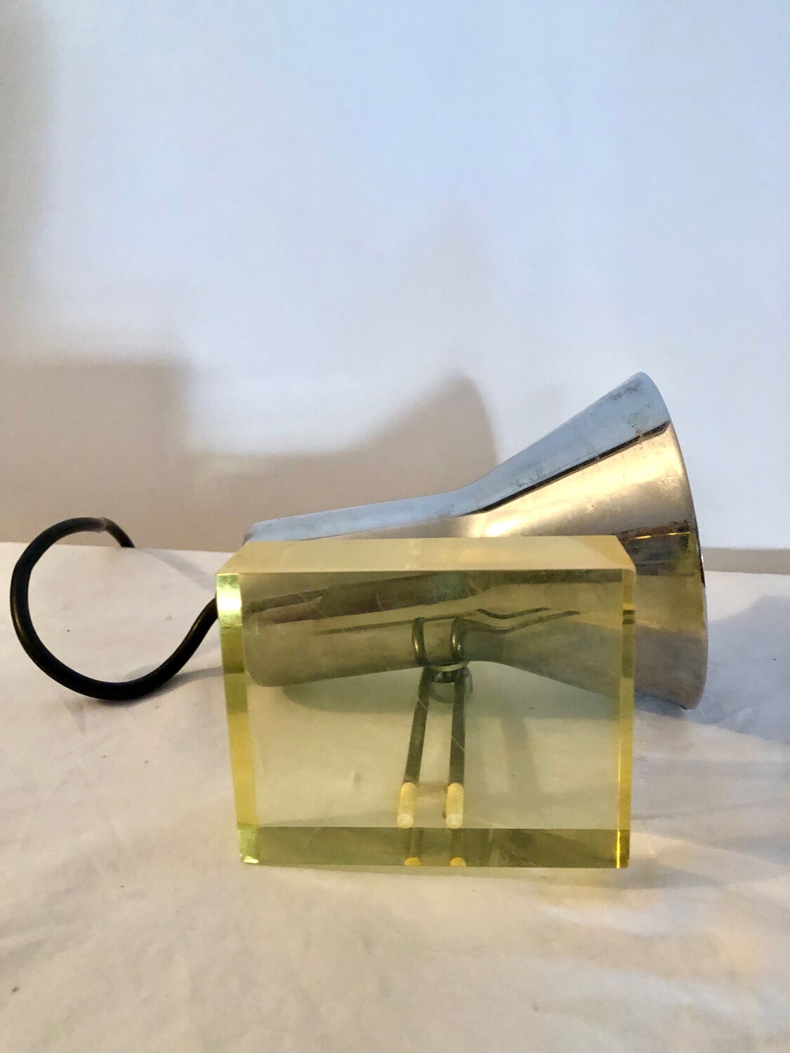 Articulated chrome and plexiglass casserole spotlight