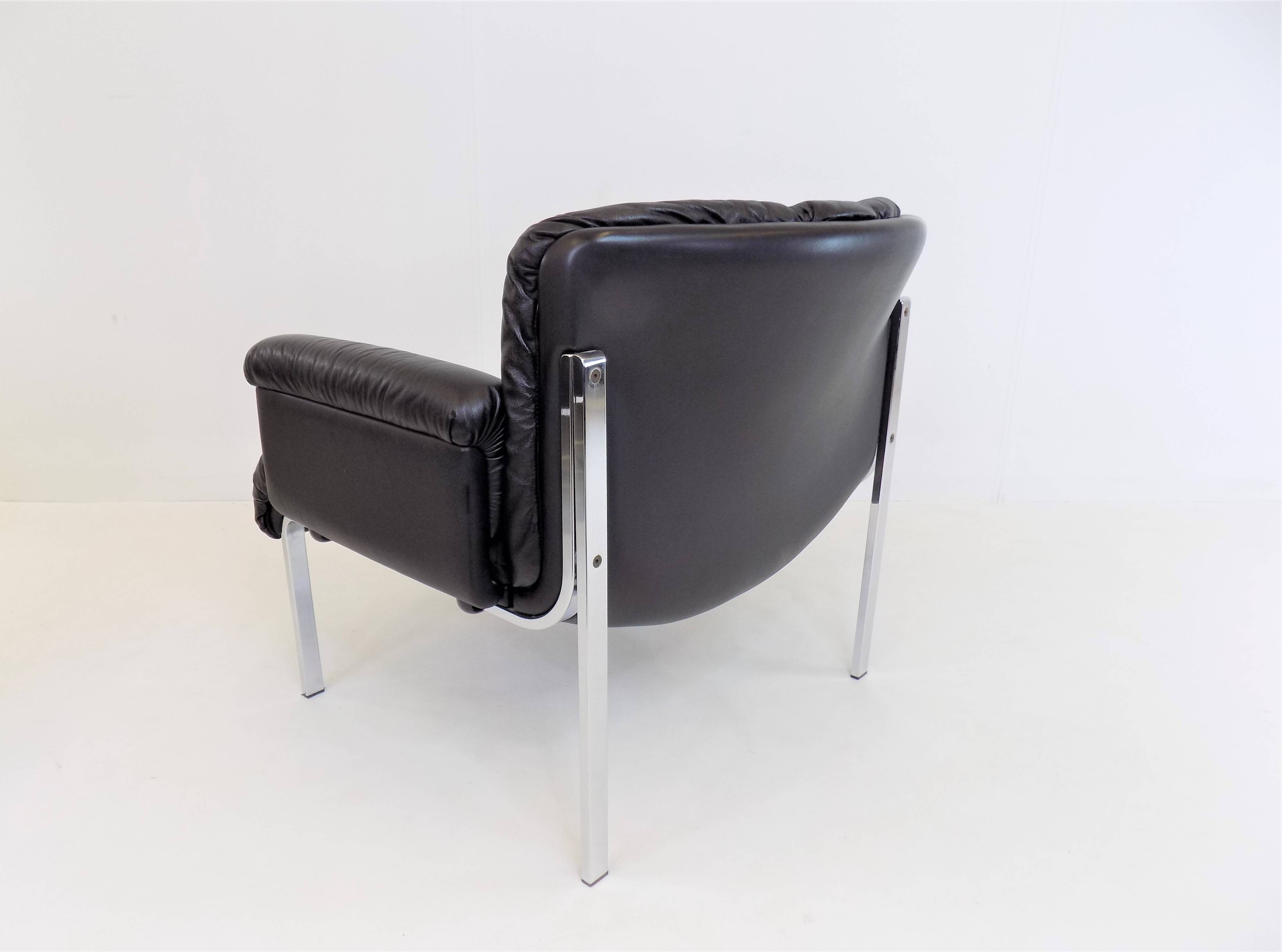 Set of 2 Girsberger Eurochair leather armchairs