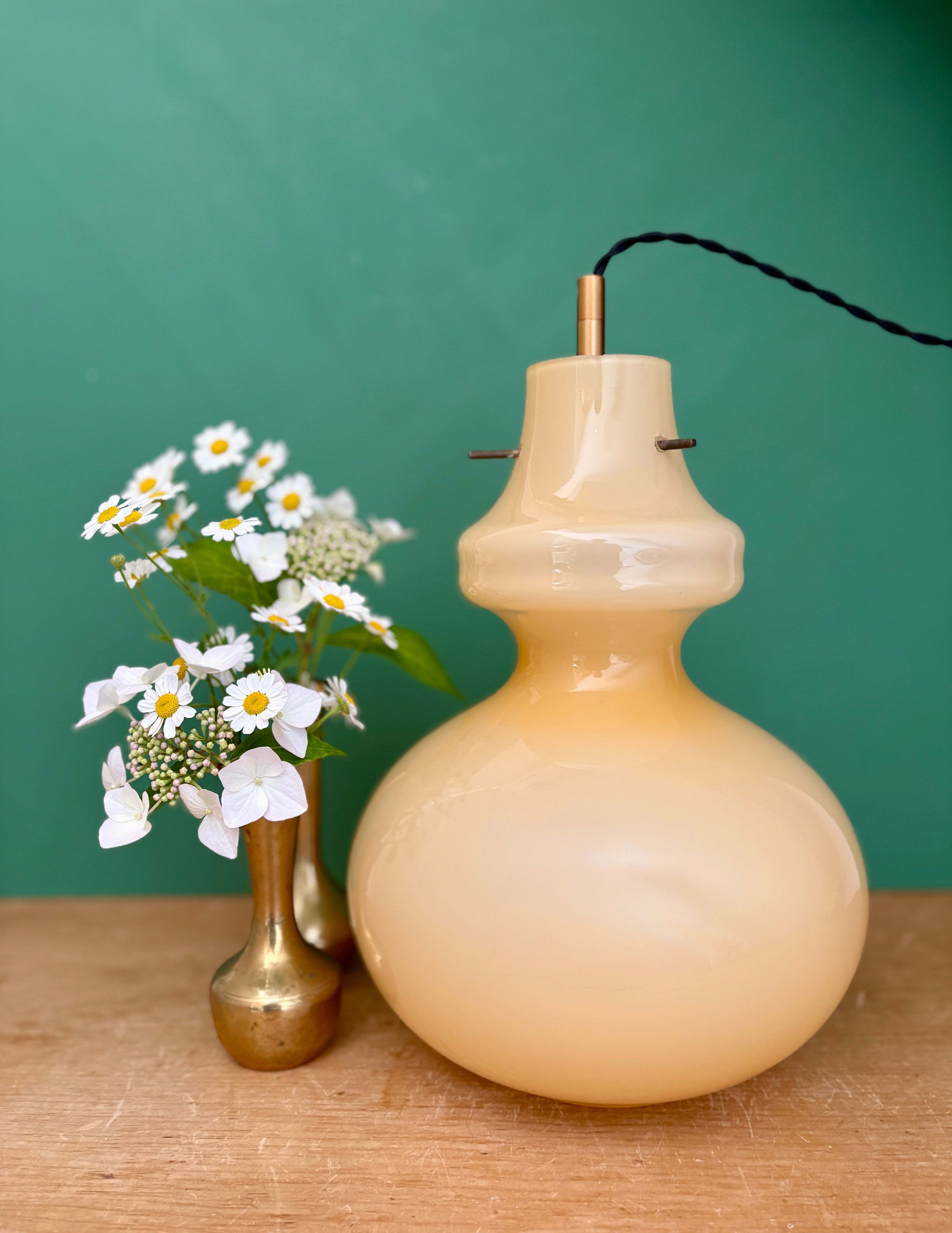 Suspension globe vintage en opaline jaune