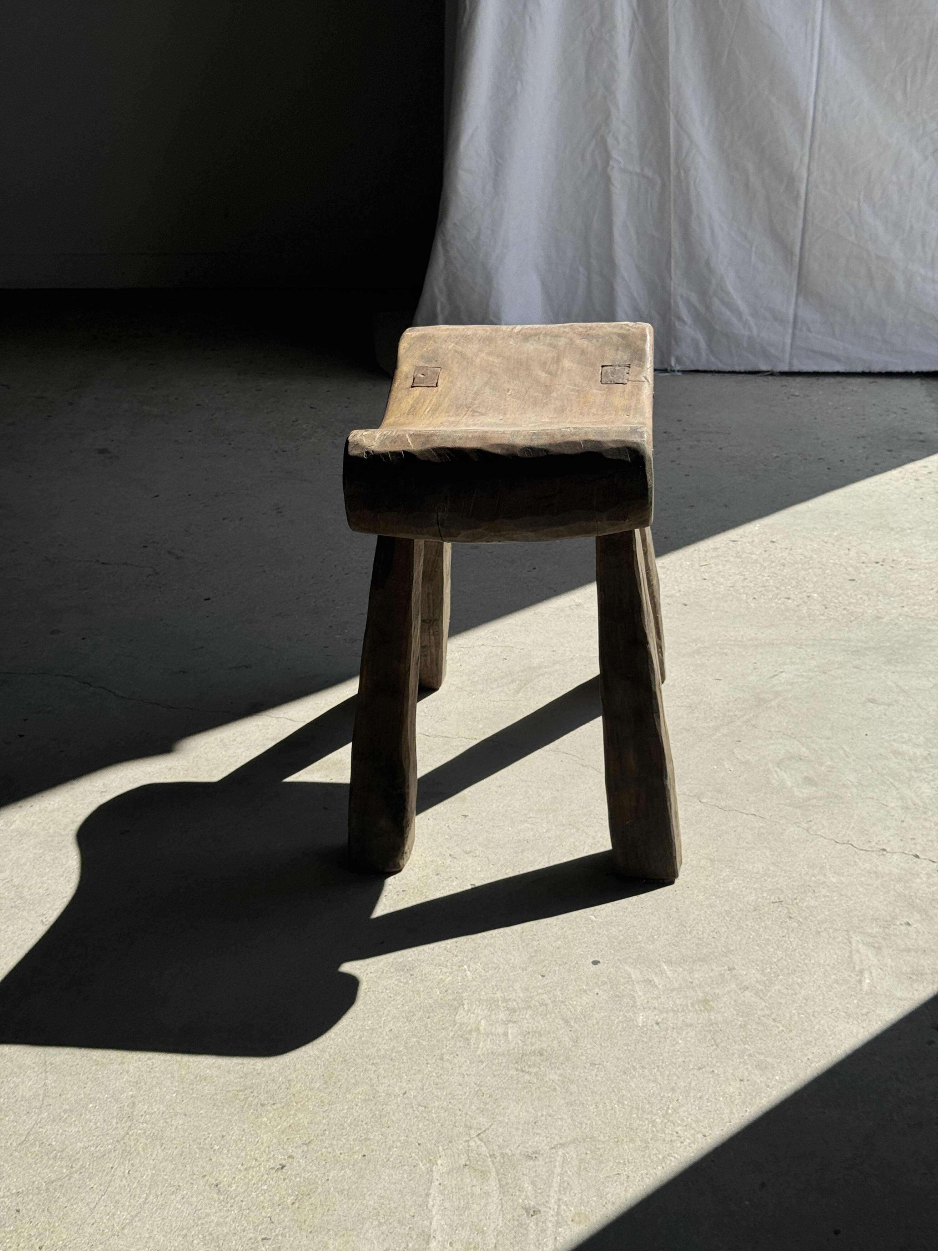 Four-legged stool in antique teak from Indonesia H 50 L 52