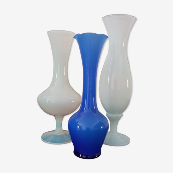 Trio de vases en opaline