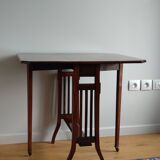 Folding side table in cherry wood