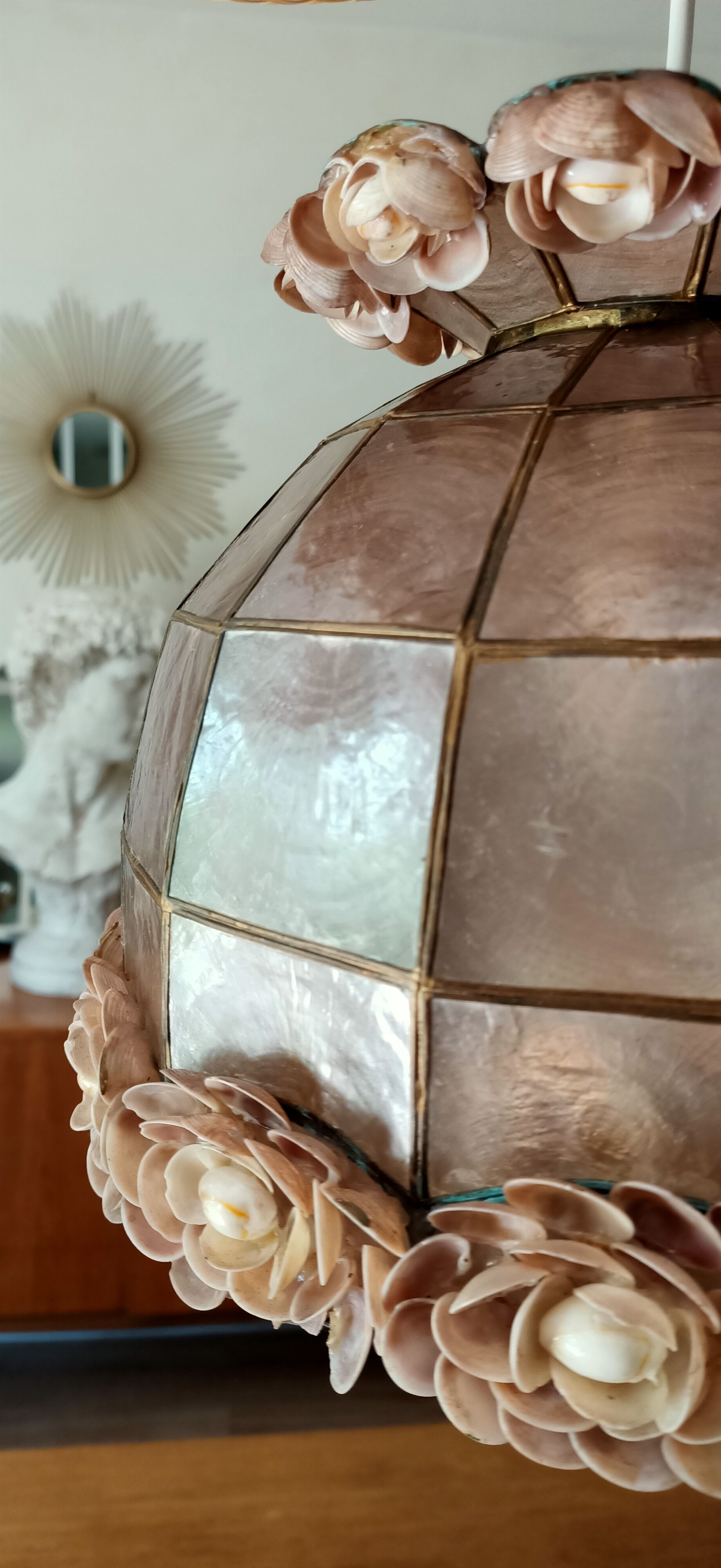 Vintage mother-of-pearl suspension