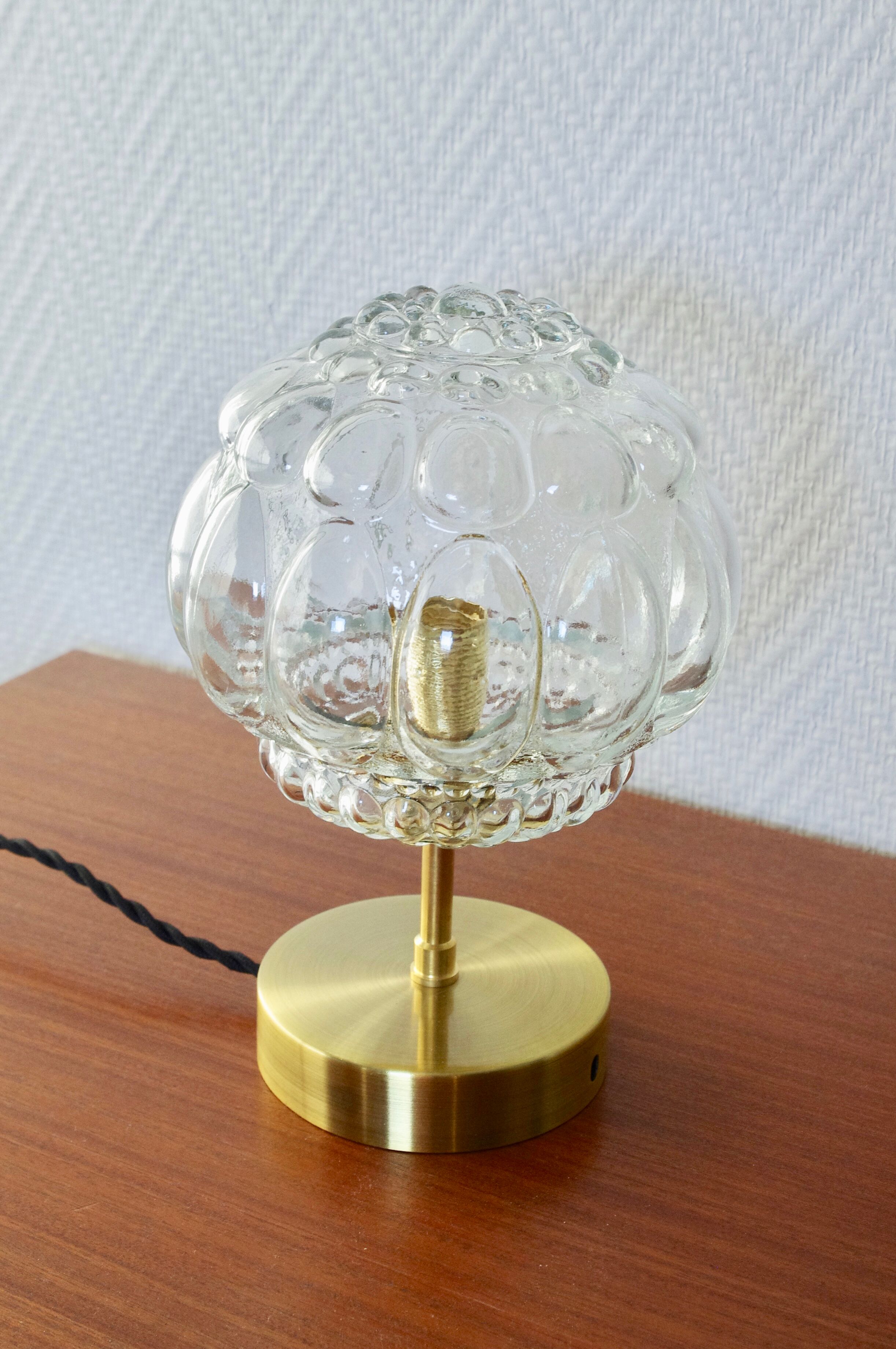 Bubbled glass lamp