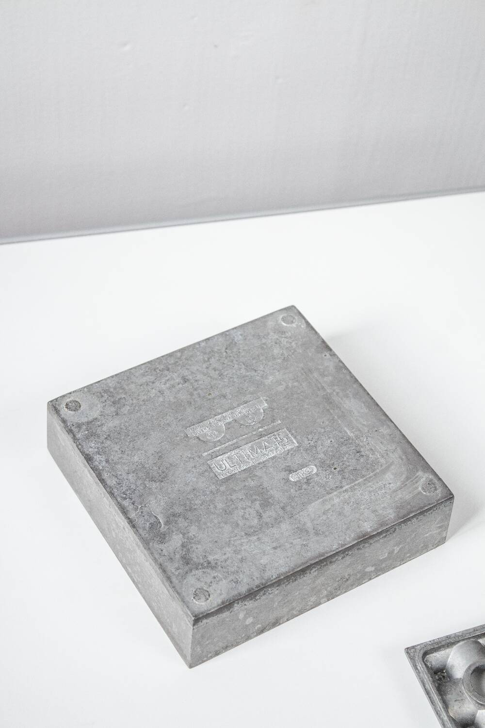 Cendrier ULTIMA 15 par Holger Bäckström & Bo Ljungberg