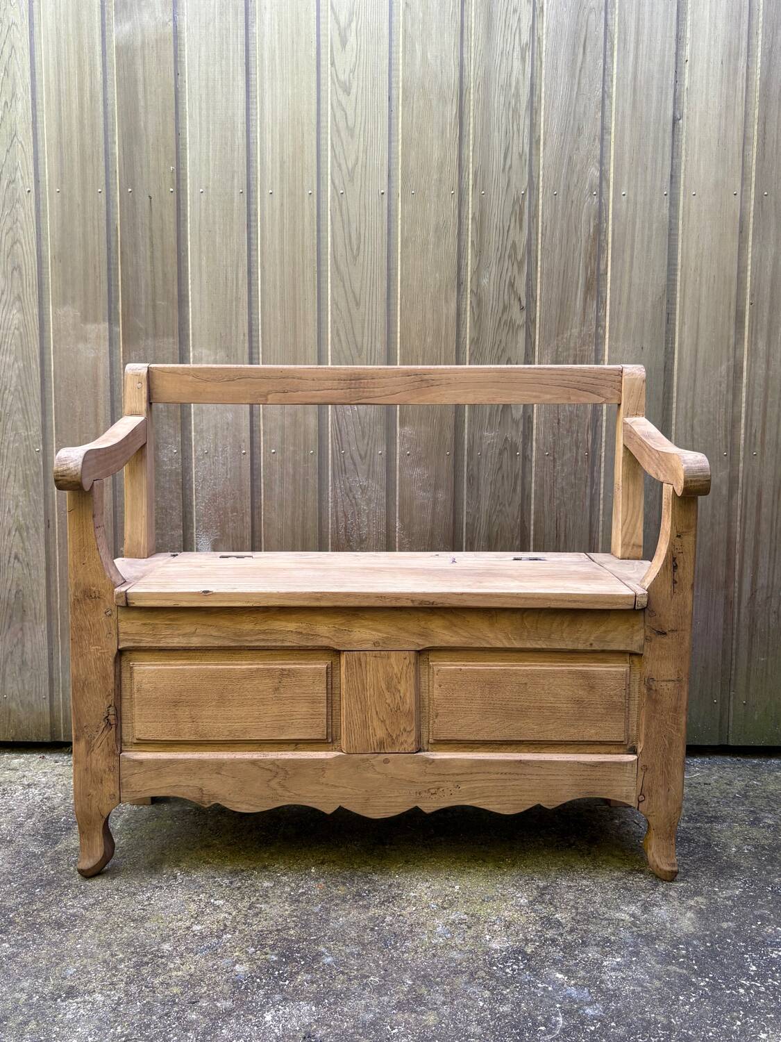 Farmhouse bench with chest in antique solid walnut