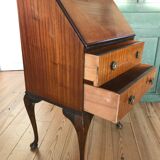 Mahogany English Scriban