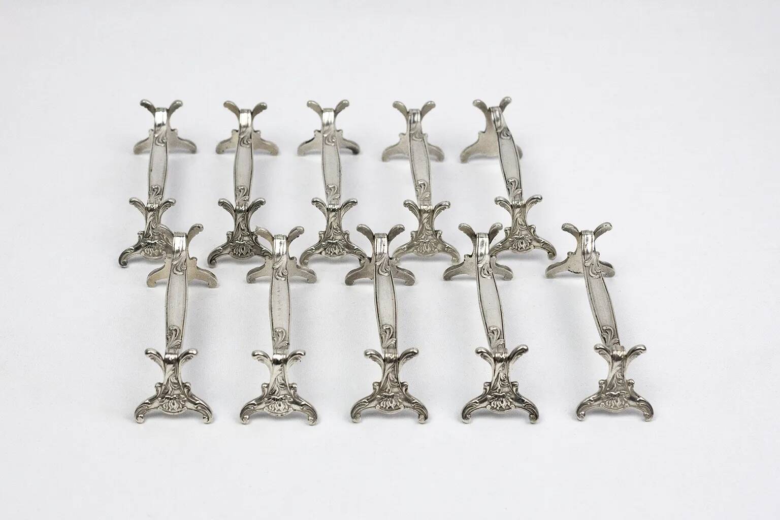Christofle – Set of 10 Art Nouveau knife rests with chrysanthemum decoration