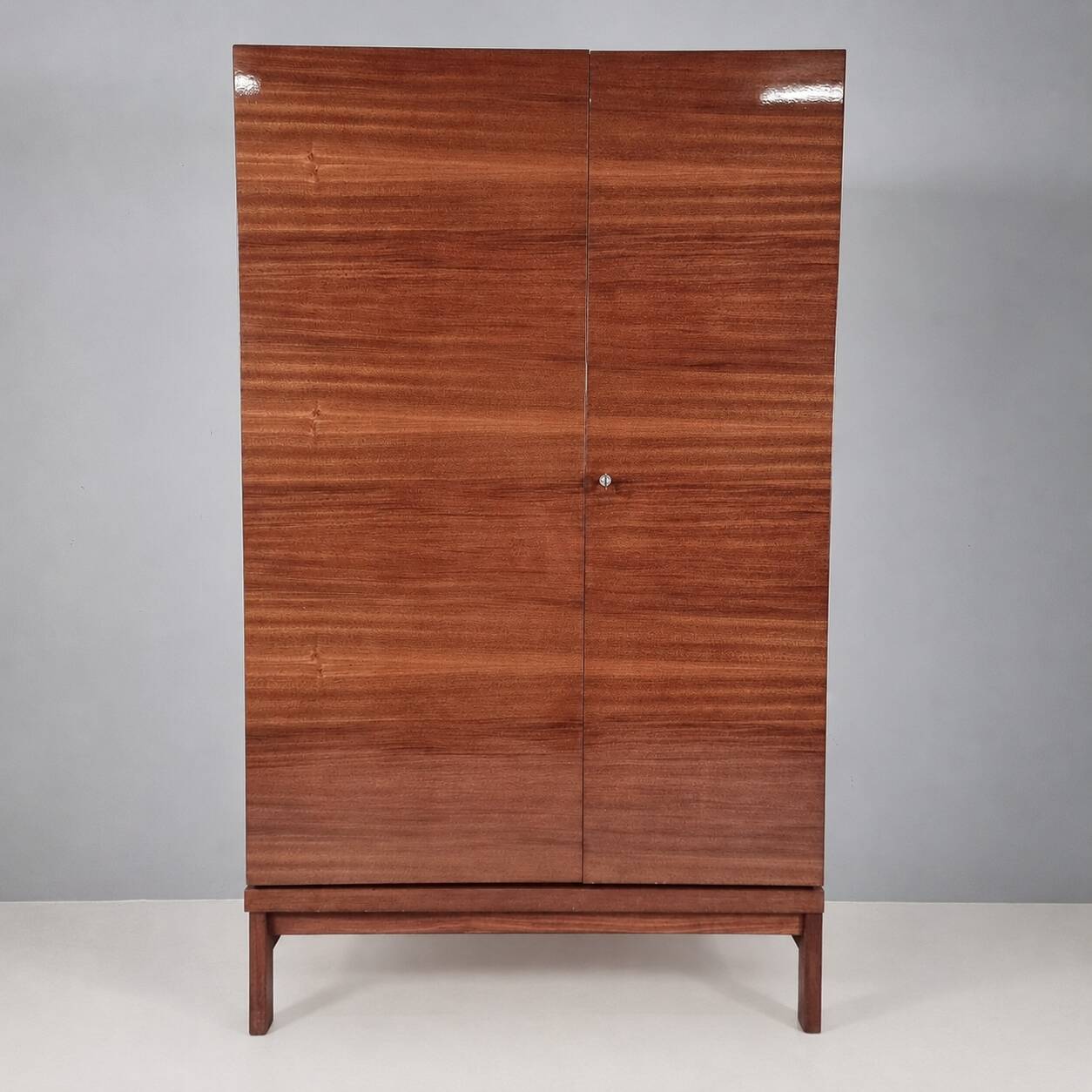 Garde-robe vintage en hêtre, années 1970