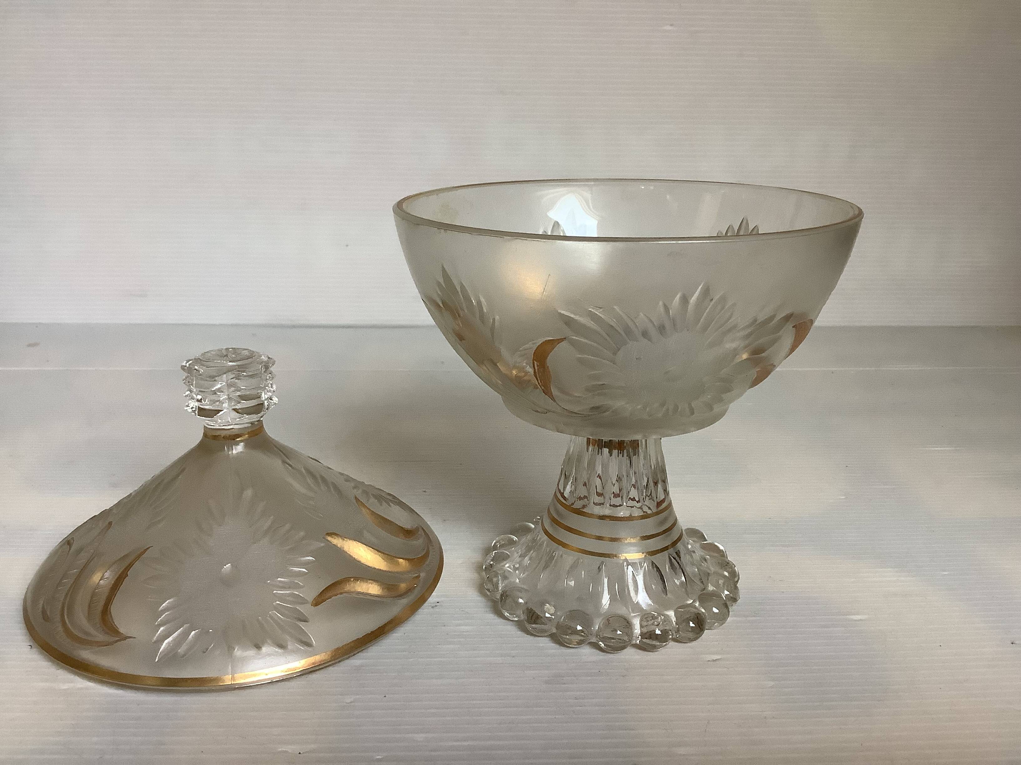 Pearl and gold bonbonnière base