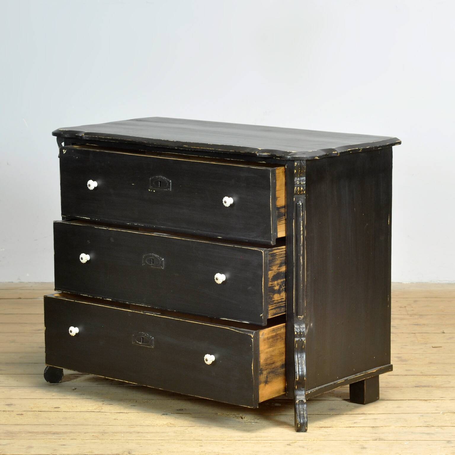 Oak and pine chest of drawers, 1910s