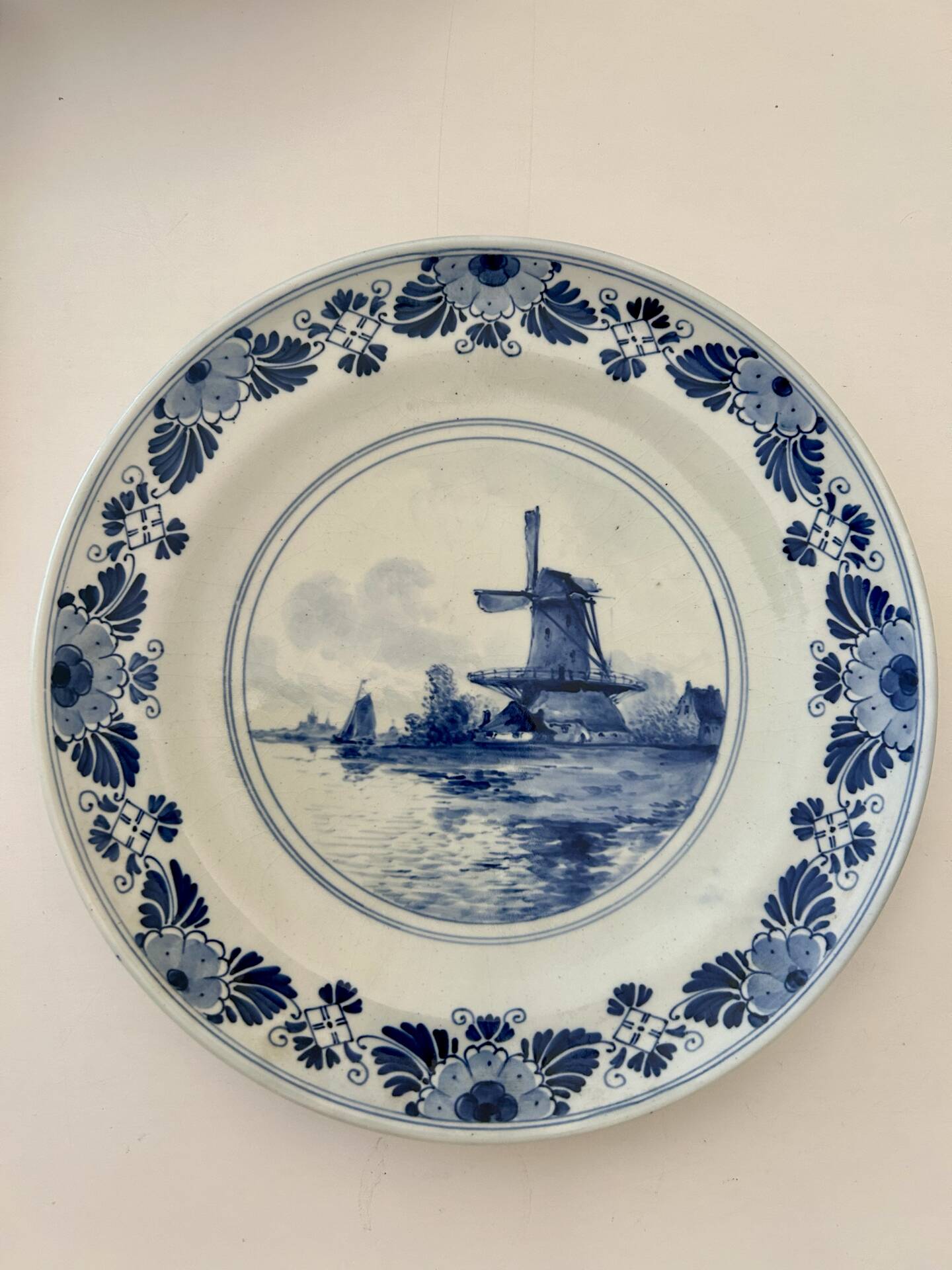 Set of 2 vintage Delft pottery plates