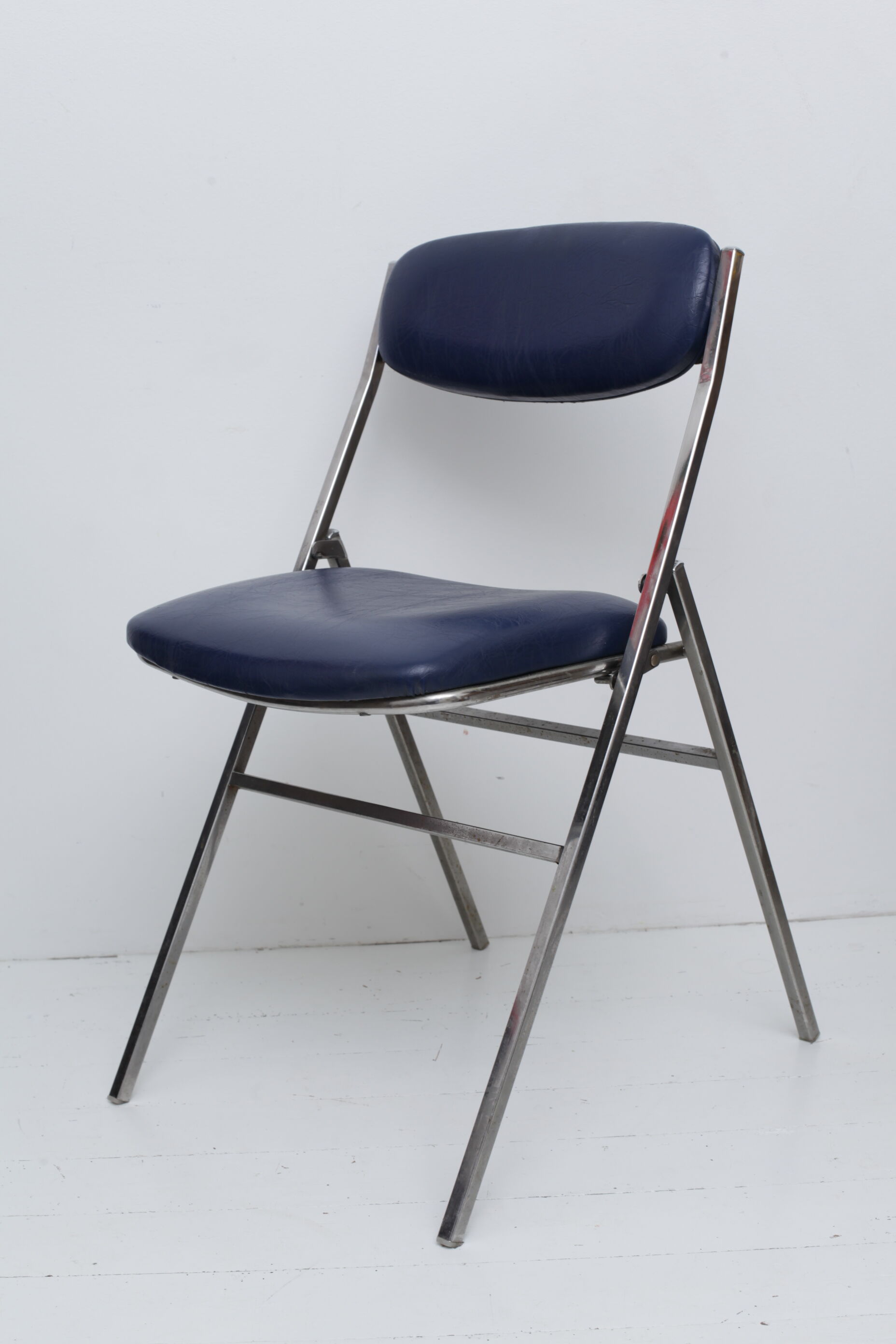 Folding blue skaï chair - chrome legs