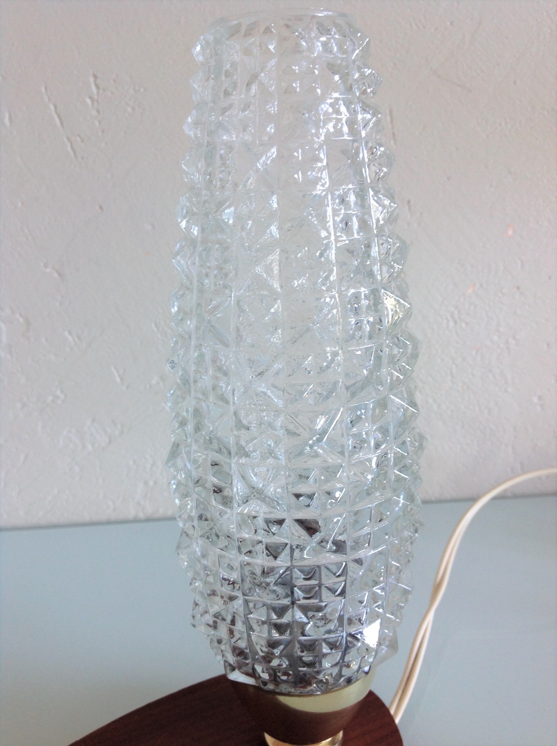 Structured tulip glass bedside lamp / vintage 60s-70s
