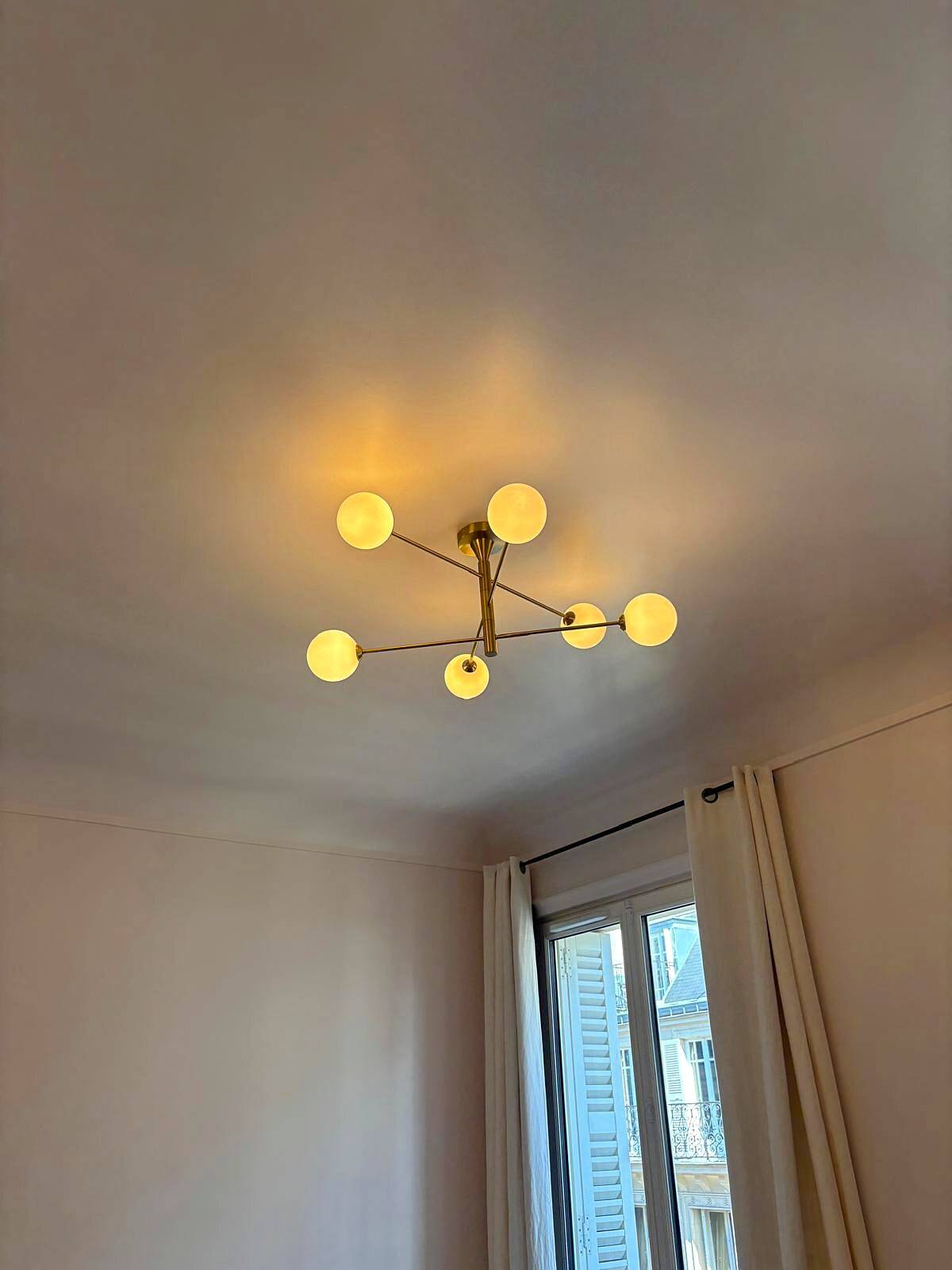 Lustre Cassius with 6 white glass globes and gold metal.