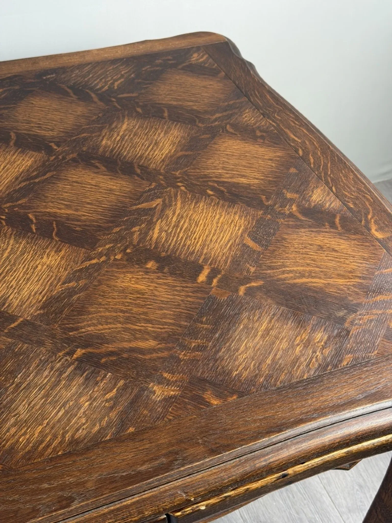 Table de salle à manger de style Louis XV, XXe Siècle