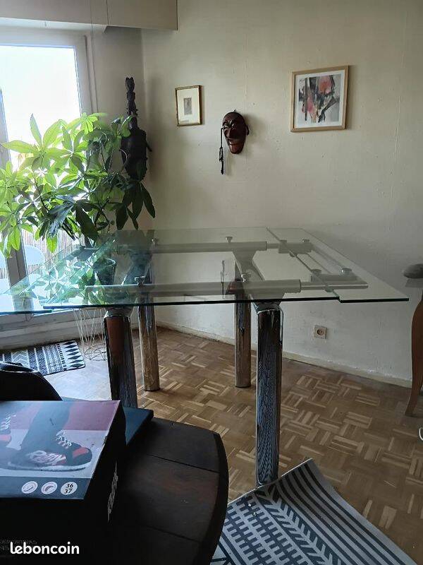Table haute en verre trempé et piètement chrome