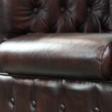 Classic English-style Chesterfield club armchair in cowhide leather