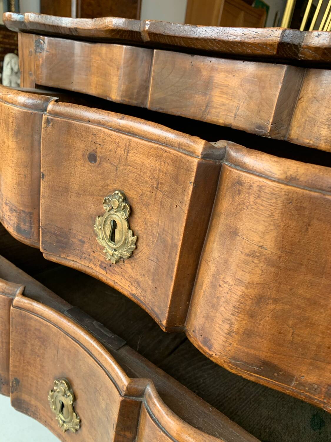 Antique 18th century chest of drawers