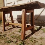 Firm-style coffee table