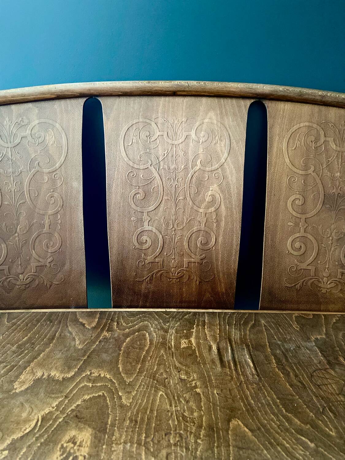 Bistro-style bench in embossed wood stamped Thonet - early 20th century