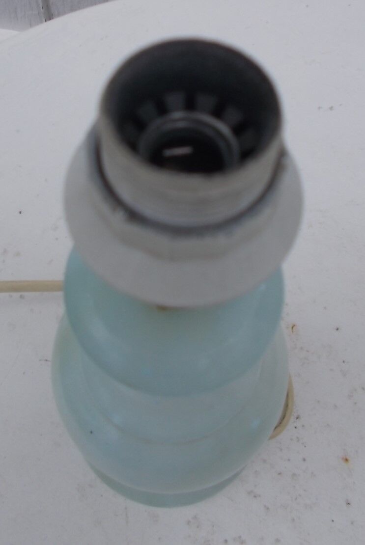 Paire de lampes en albâtre bleu clair