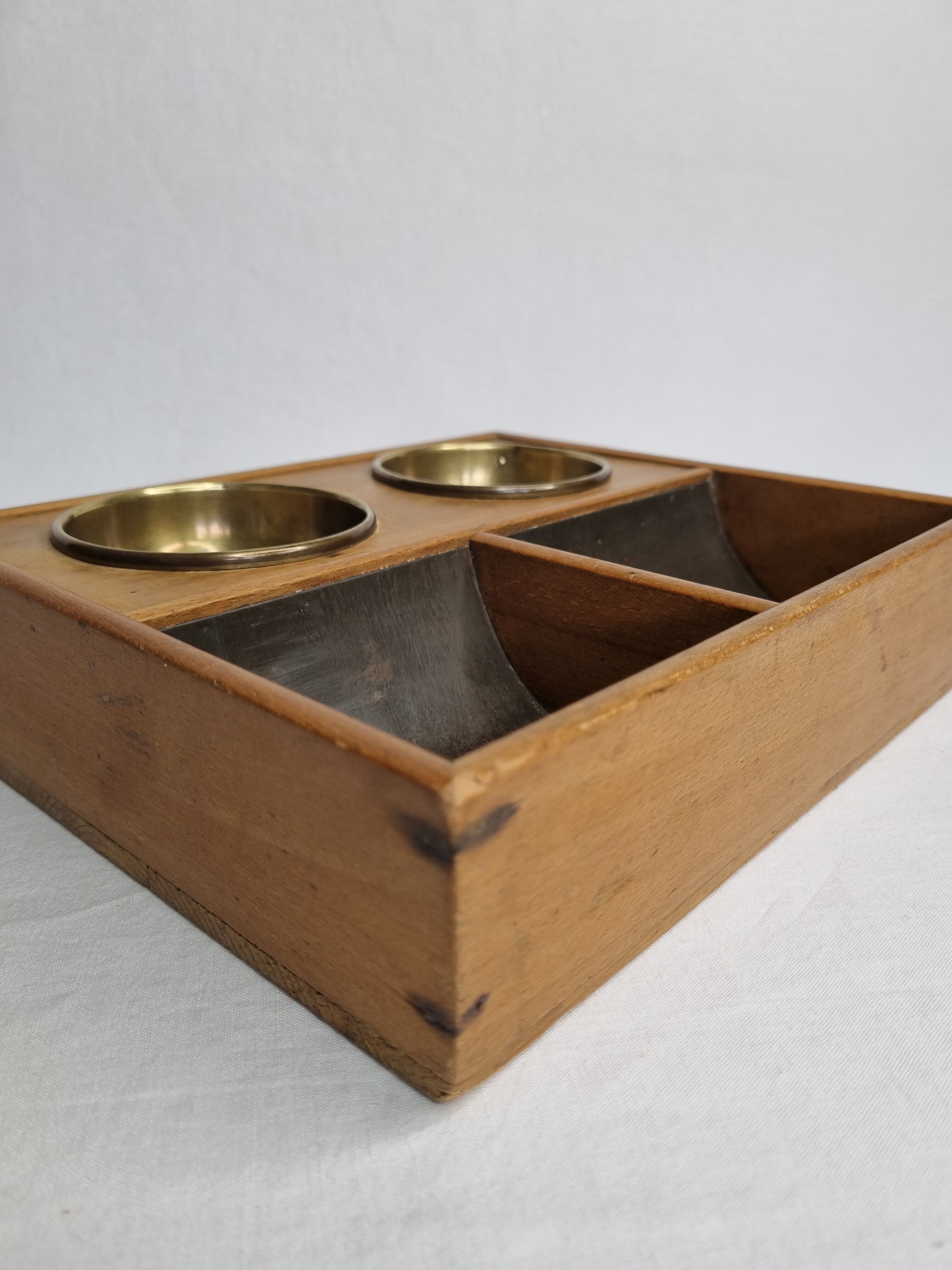 Ancien monnayeur de comptoir en bois et laiton, 21 cm