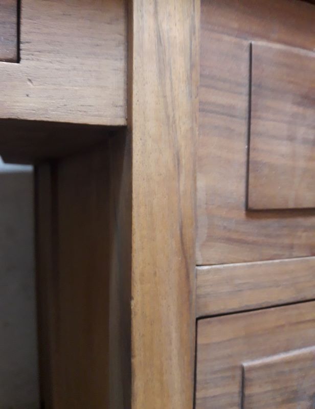 Minister's desk in walnut with drawers