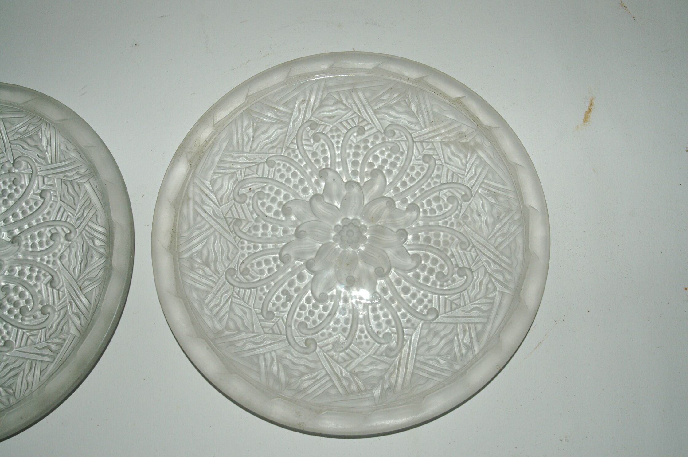 pair of art-deco plates in glass paste by Lorrain