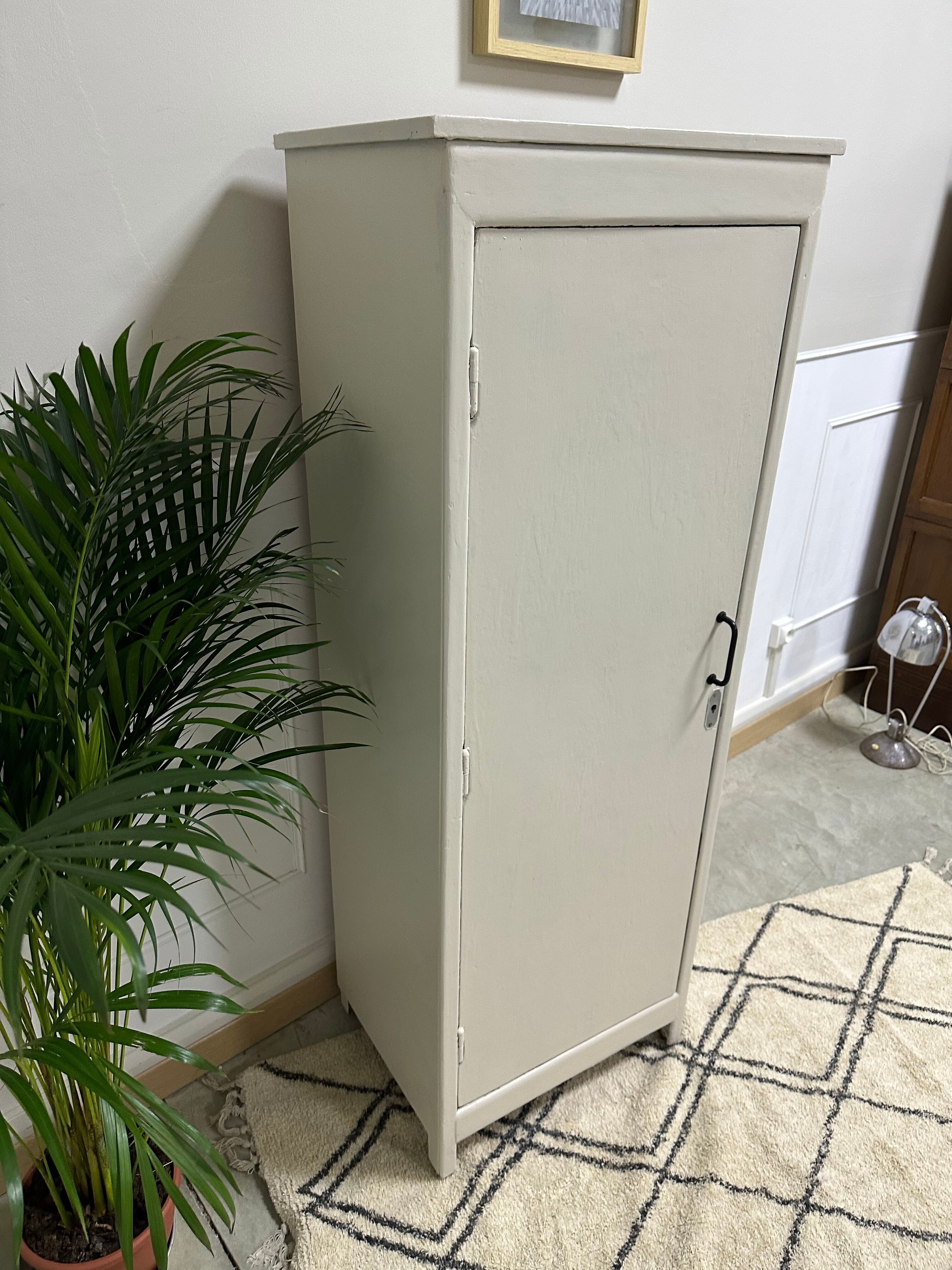 Parisian wardrobe in linen wood