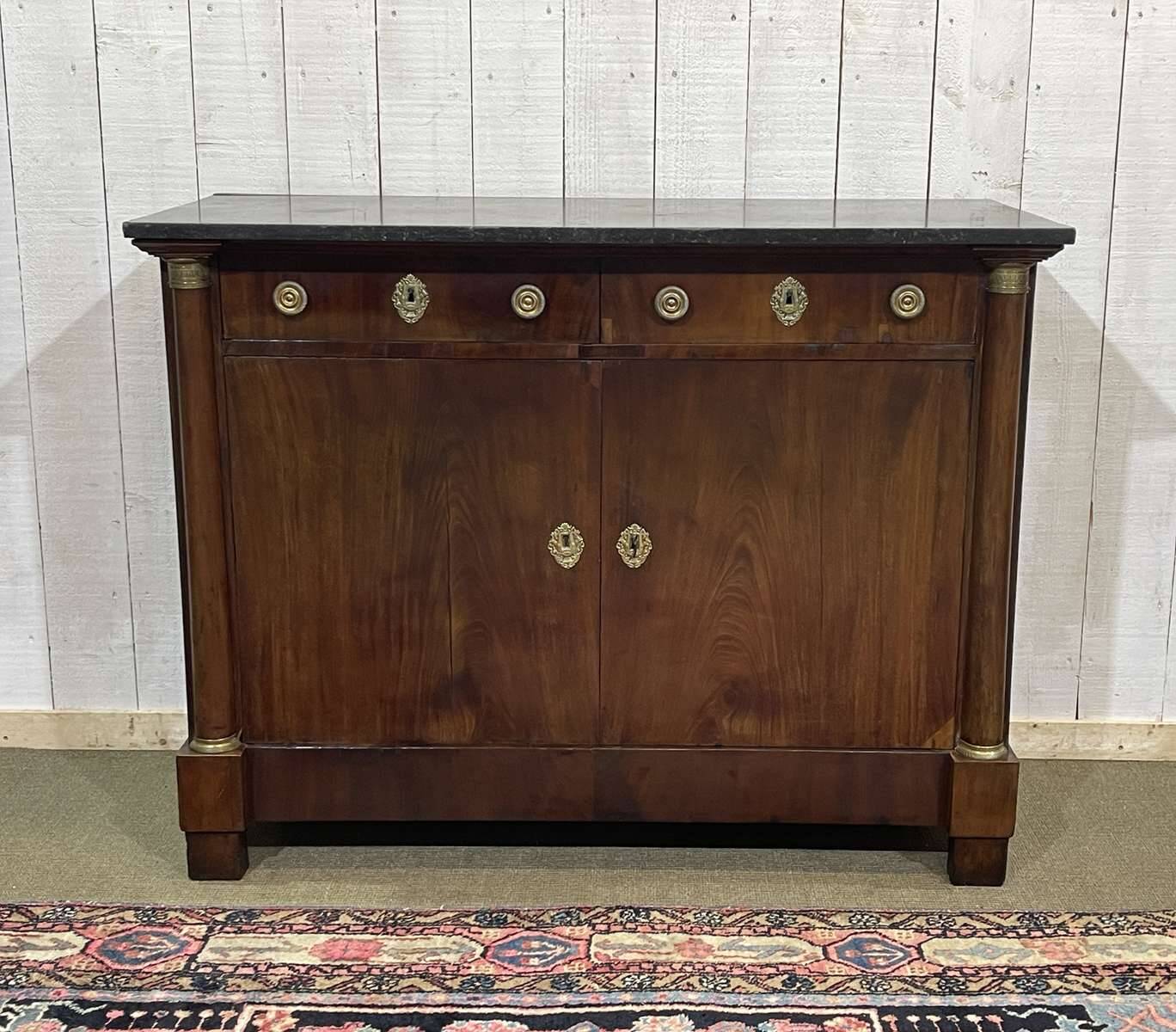 Buffet Empire début XIXème en acajou et dessus marbre noir