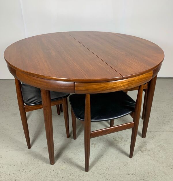 Table ronde et chaises d'Hans Olsen à Afromosia