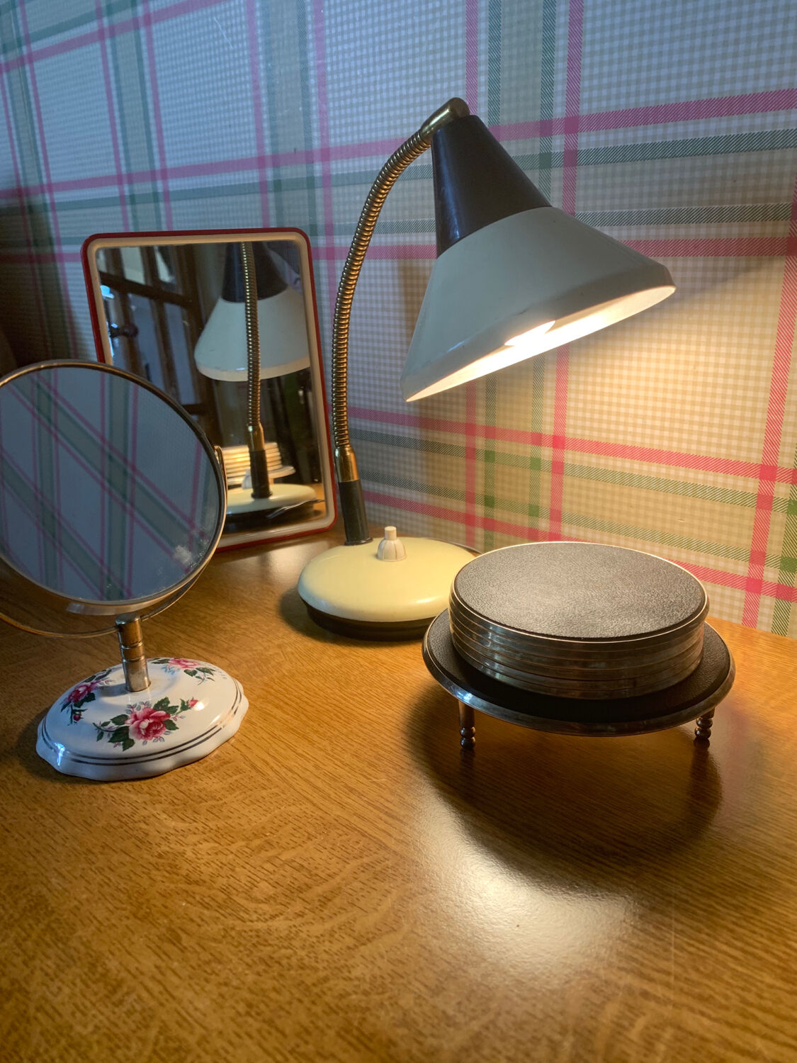 Small vintage table lamp
