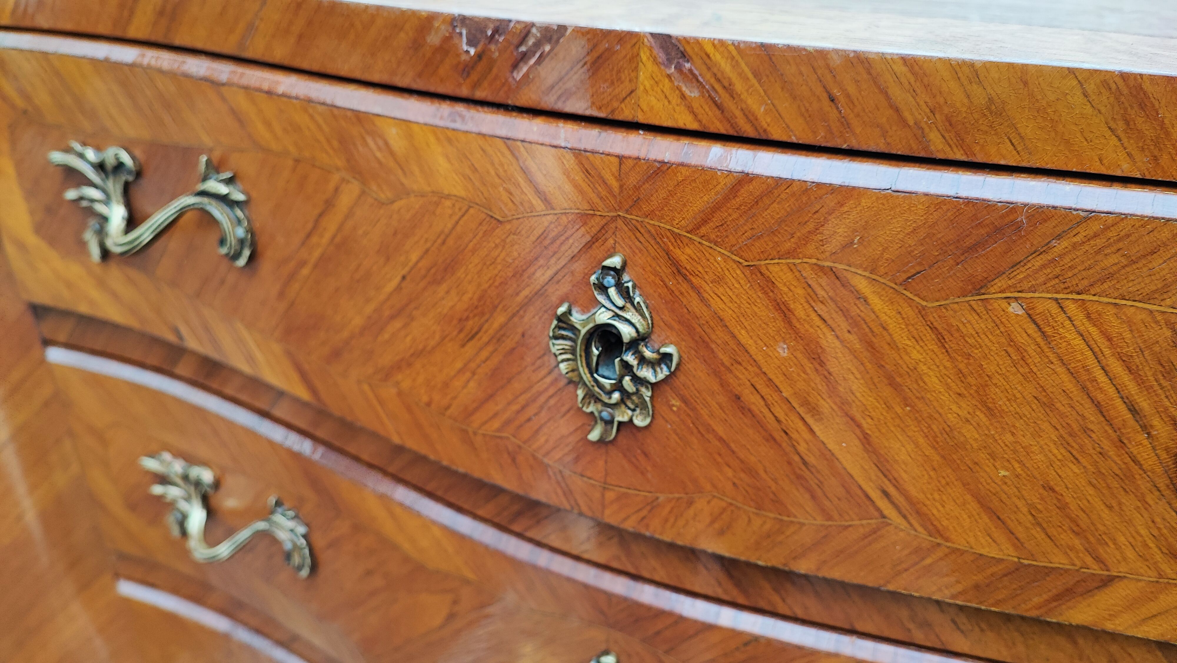 Semainier Louis XV marble brocatello and bronze