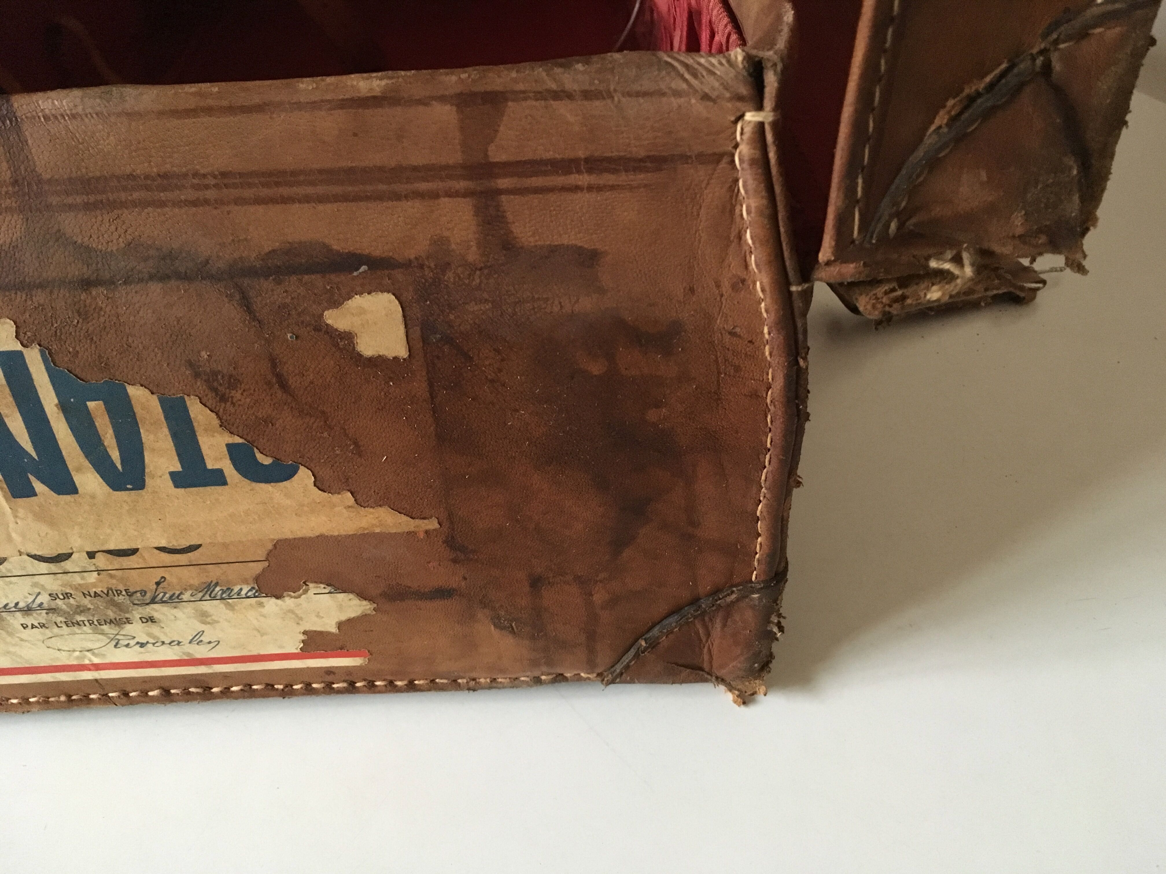 suitcase of leather with labels of palaces