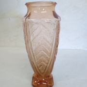 Vase en verre soufflé rose art déco
