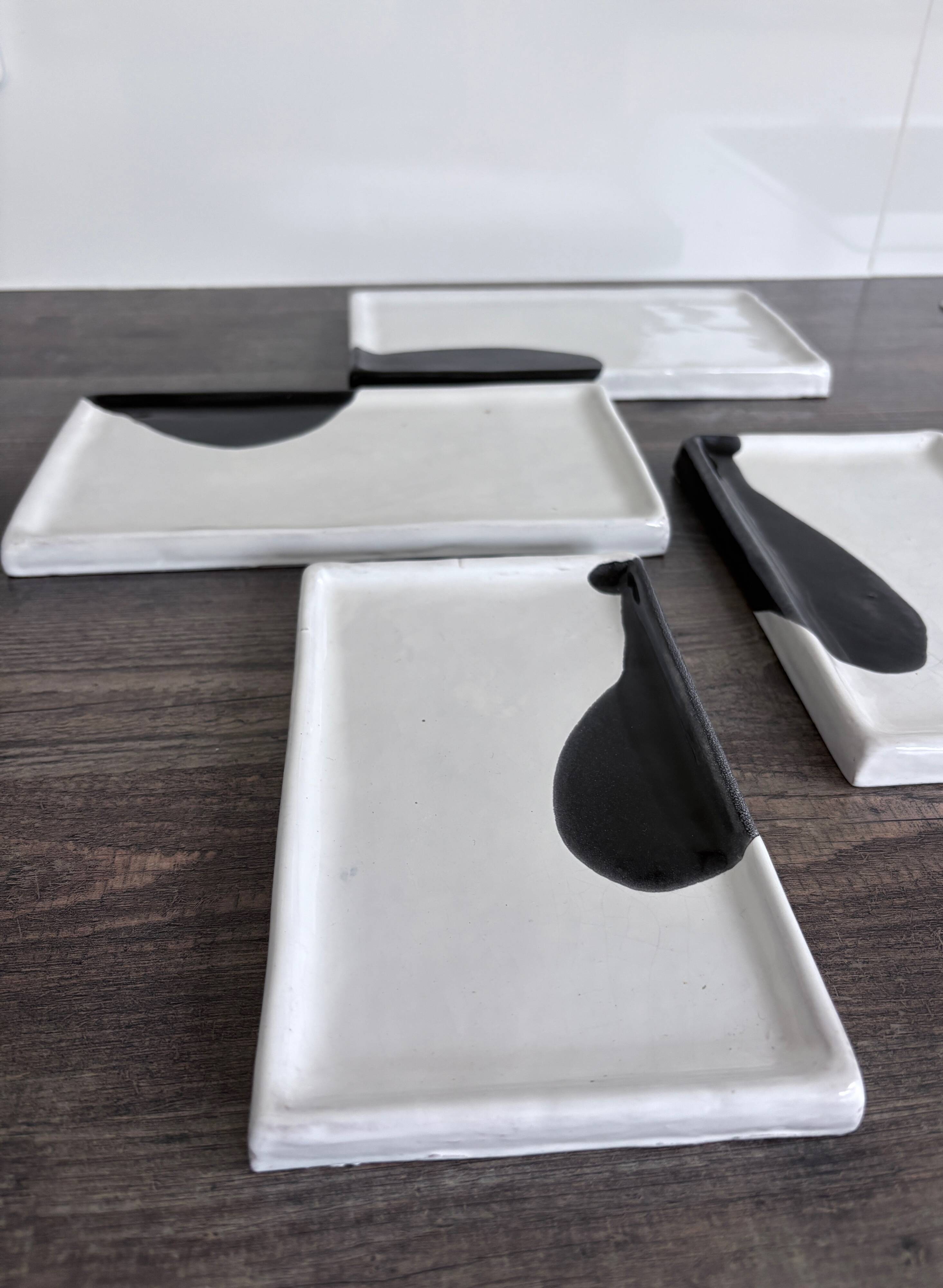 Lot of 4 rectangular glazed terracotta plates.