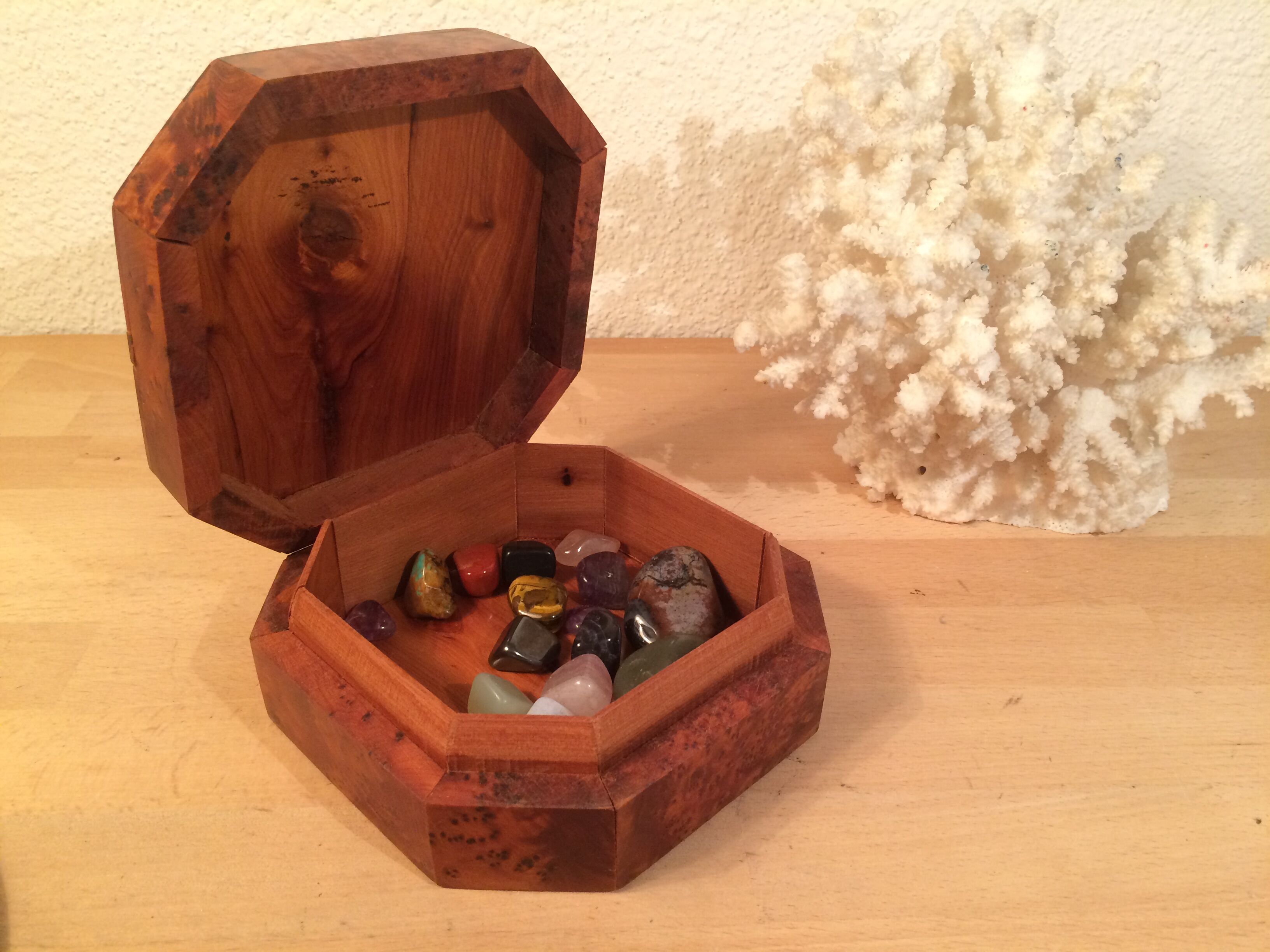 Boîte à bijoux en bois et marqueterie