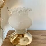 Lampe à poser vintage avec globe blanc et base en laiton ancien - Éclairage élégant avec fil doré tressé