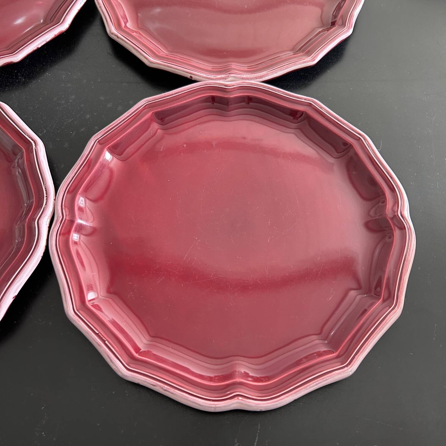 Service de 4 assiettes provençales bordeaux