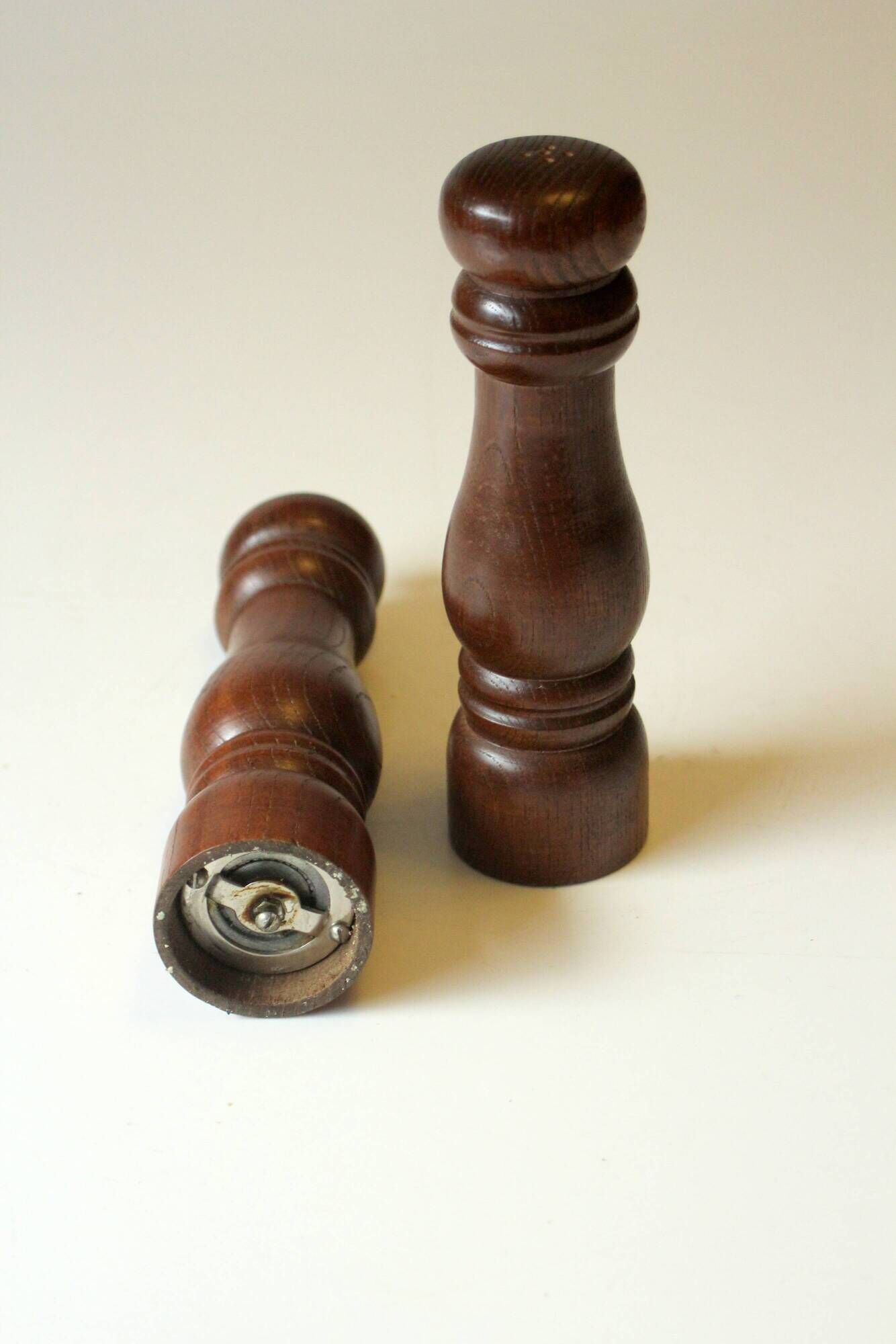 1970s salt and pepper shaker made of wood and metal - set of 2, complete usuable, vintage