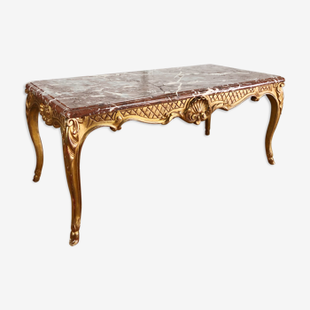 Table basse de style Louis XV en bois doré dessus marbre