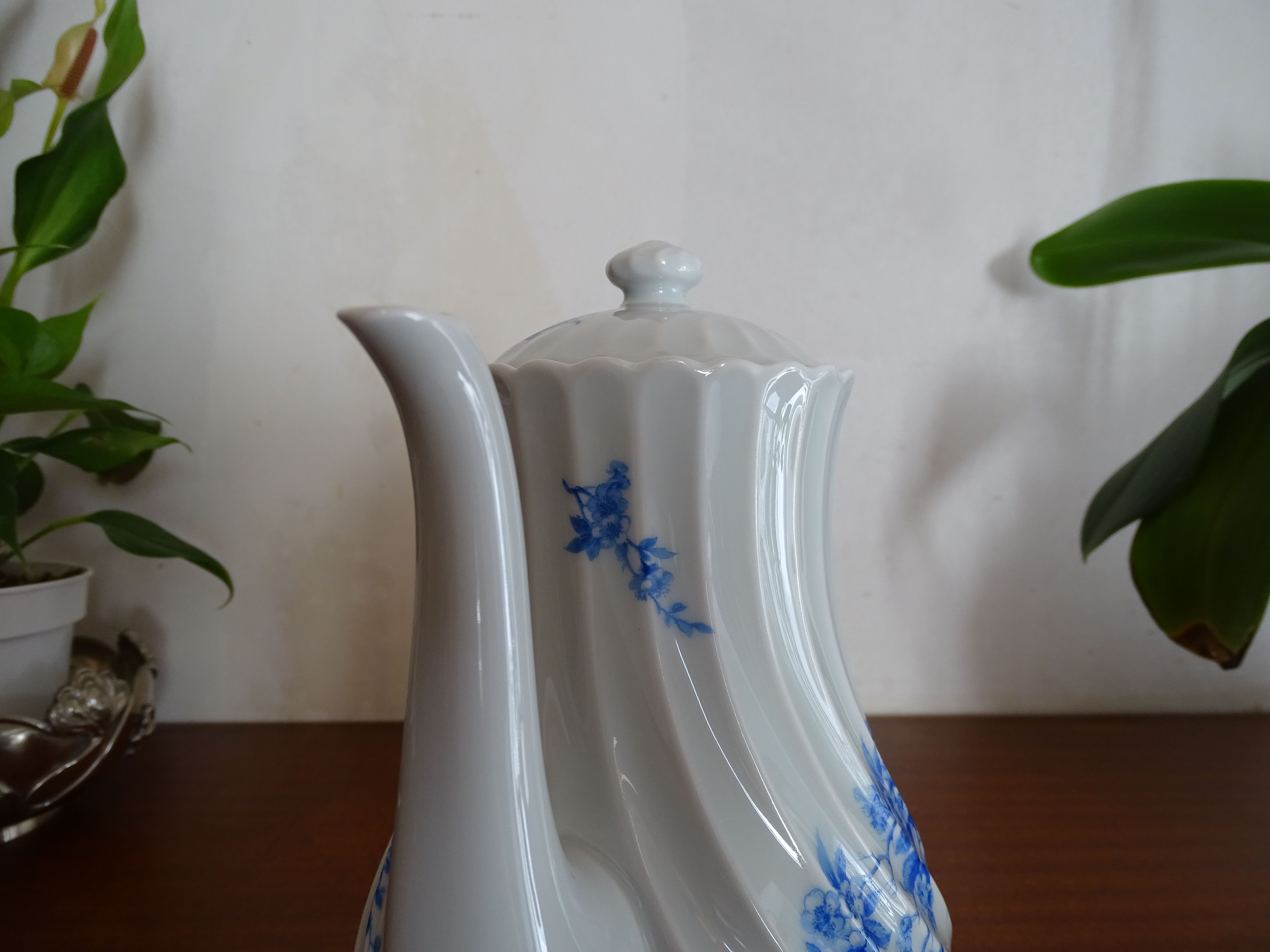 Limoges Haviland porcelain teapot - Blue cherry - Twisted sides